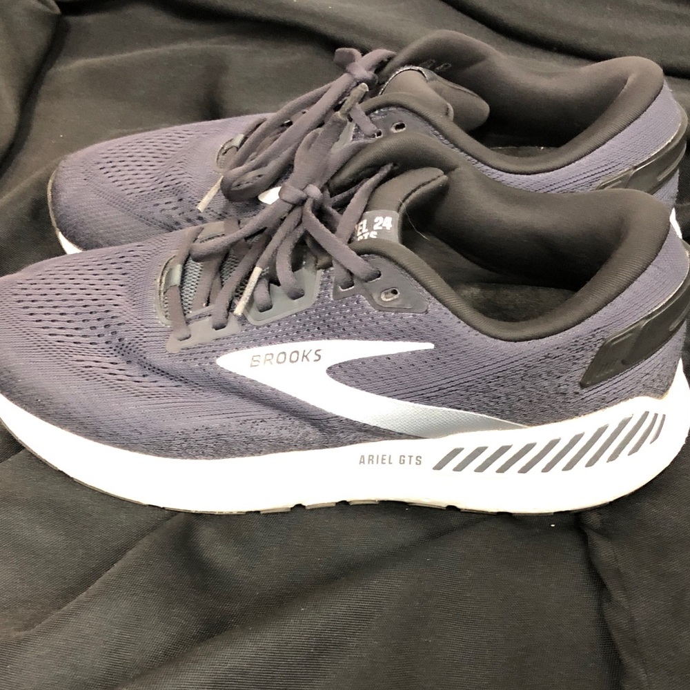 Brooks Ariel GTS Running Shoes - Navy and White Sz 11
